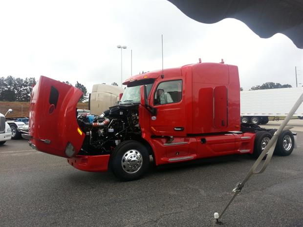 بررسی کامیون Peterbilt 579